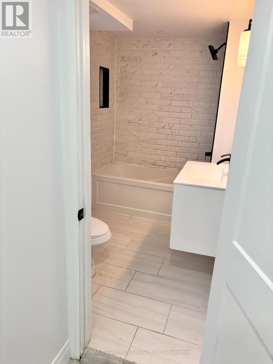 Lower - 118 Sutherland Street E, Haldimand, Ontario  N3W 1C6 - Photo 3 - X12939718