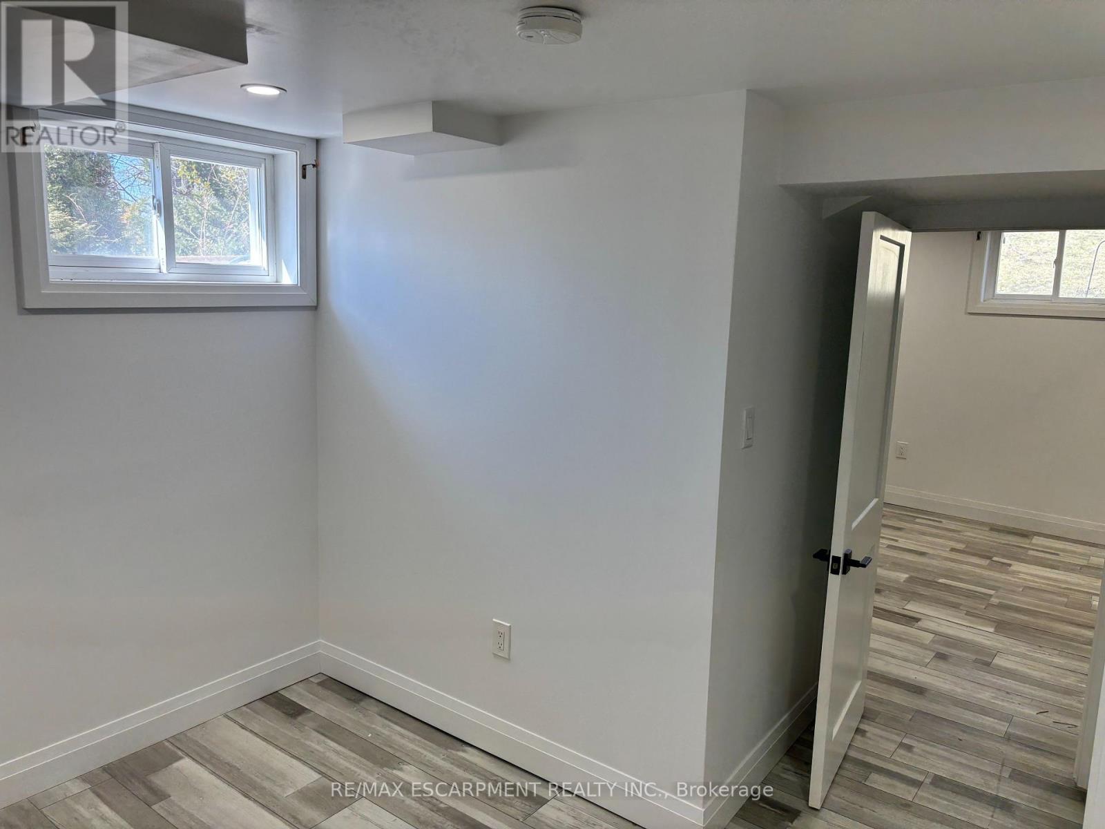 Lower - 118 Sutherland Street E, Haldimand, Ontario  N3W 1C6 - Photo 4 - X12939718