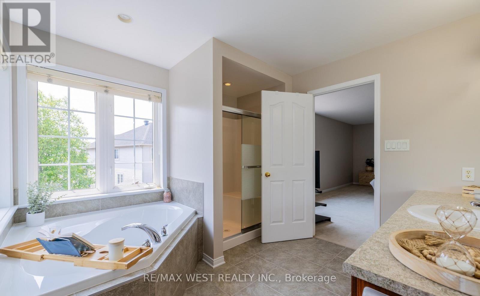 214 Castlegarth Crescent, Ottawa, Ontario  K2J 5N6 - Photo 12 - X12939770