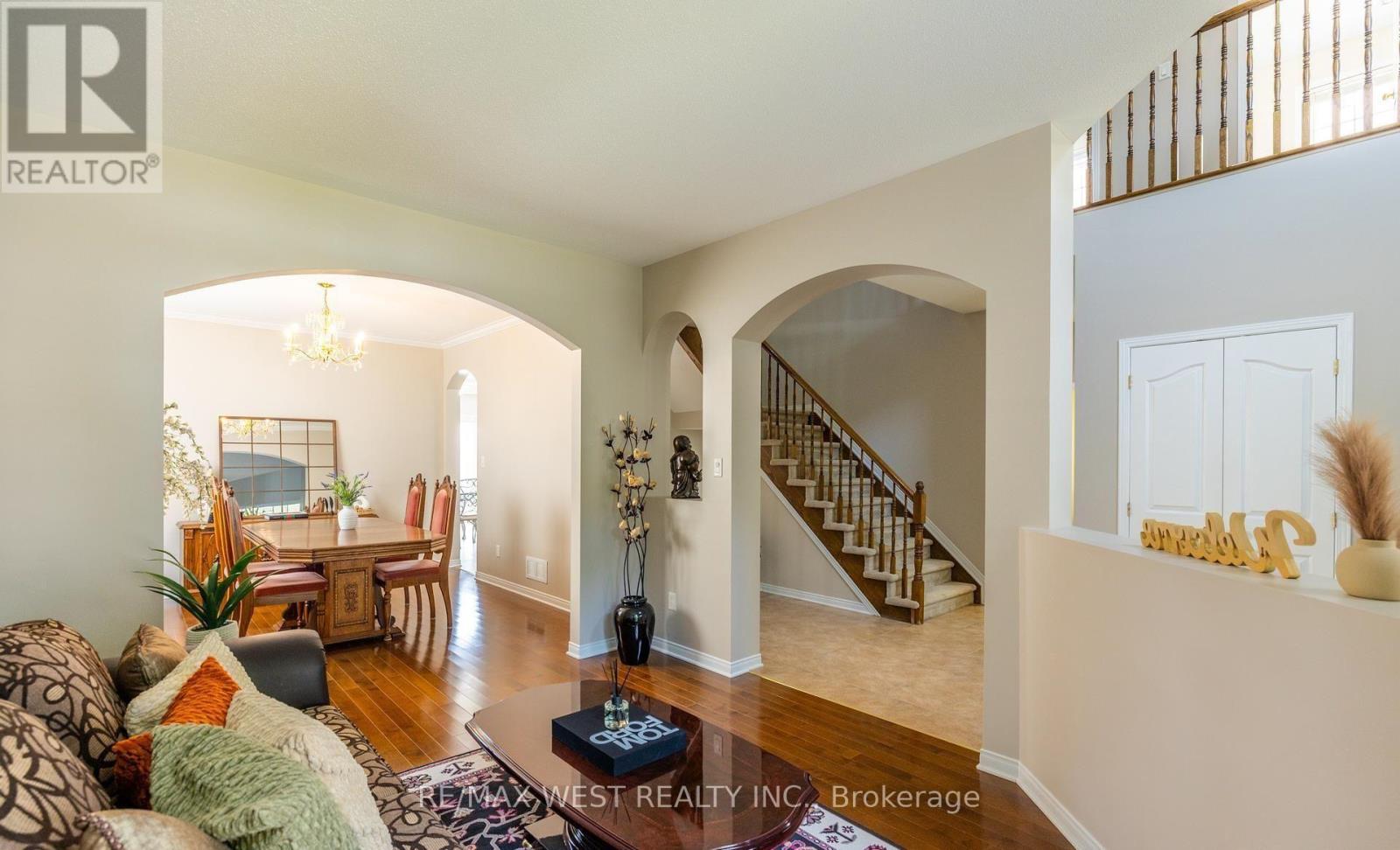 214 Castlegarth Crescent, Ottawa, Ontario  K2J 5N6 - Photo 4 - X12939770