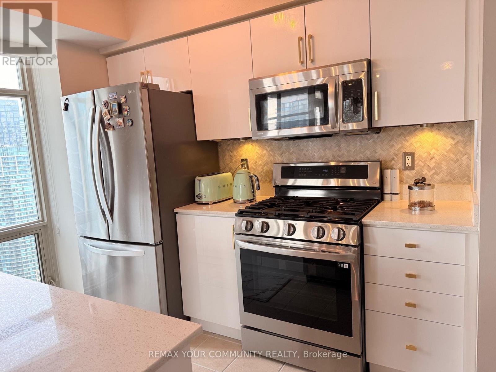 3703 - 10 Navy Wharf Court, Toronto, Ontario  M5V 3V2 - Photo 8 - C12939584