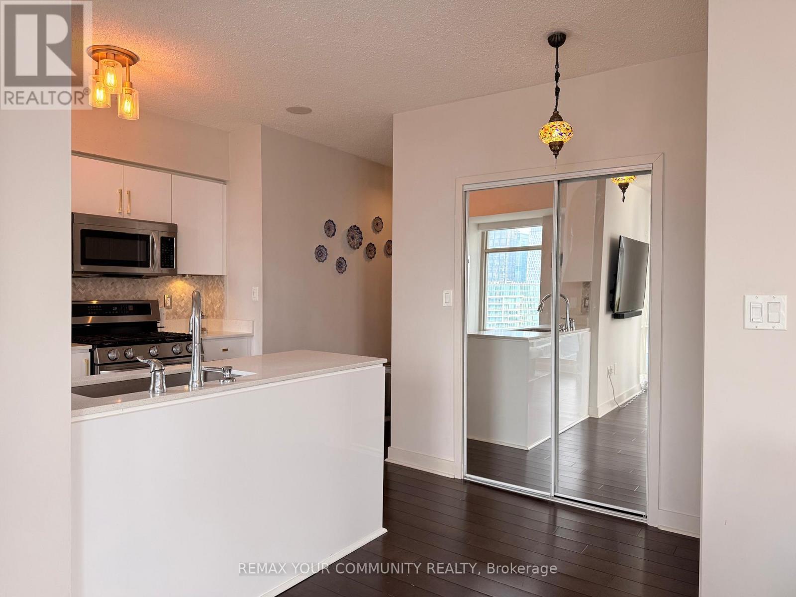 3703 - 10 Navy Wharf Court, Toronto, Ontario  M5V 3V2 - Photo 6 - C12939584