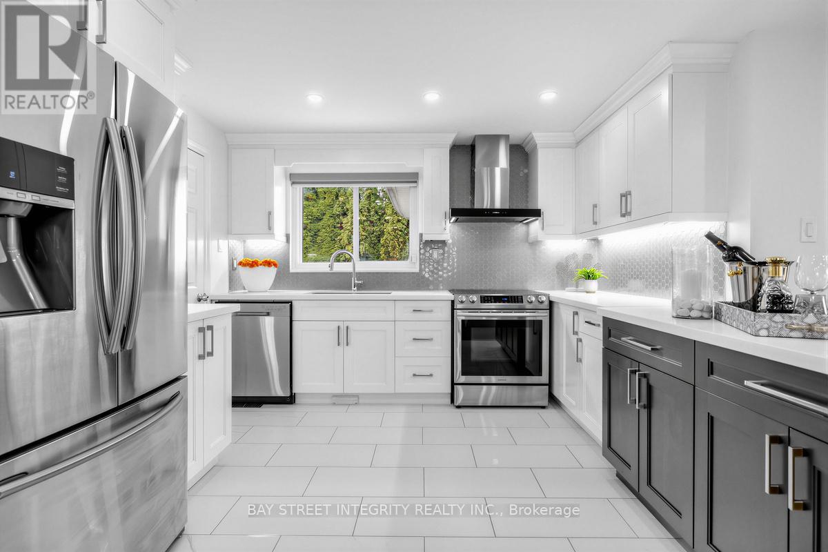 157 Orchard Heights Boulevard, Aurora, Ontario  L4G 3A3 - Photo 6 - N12938320