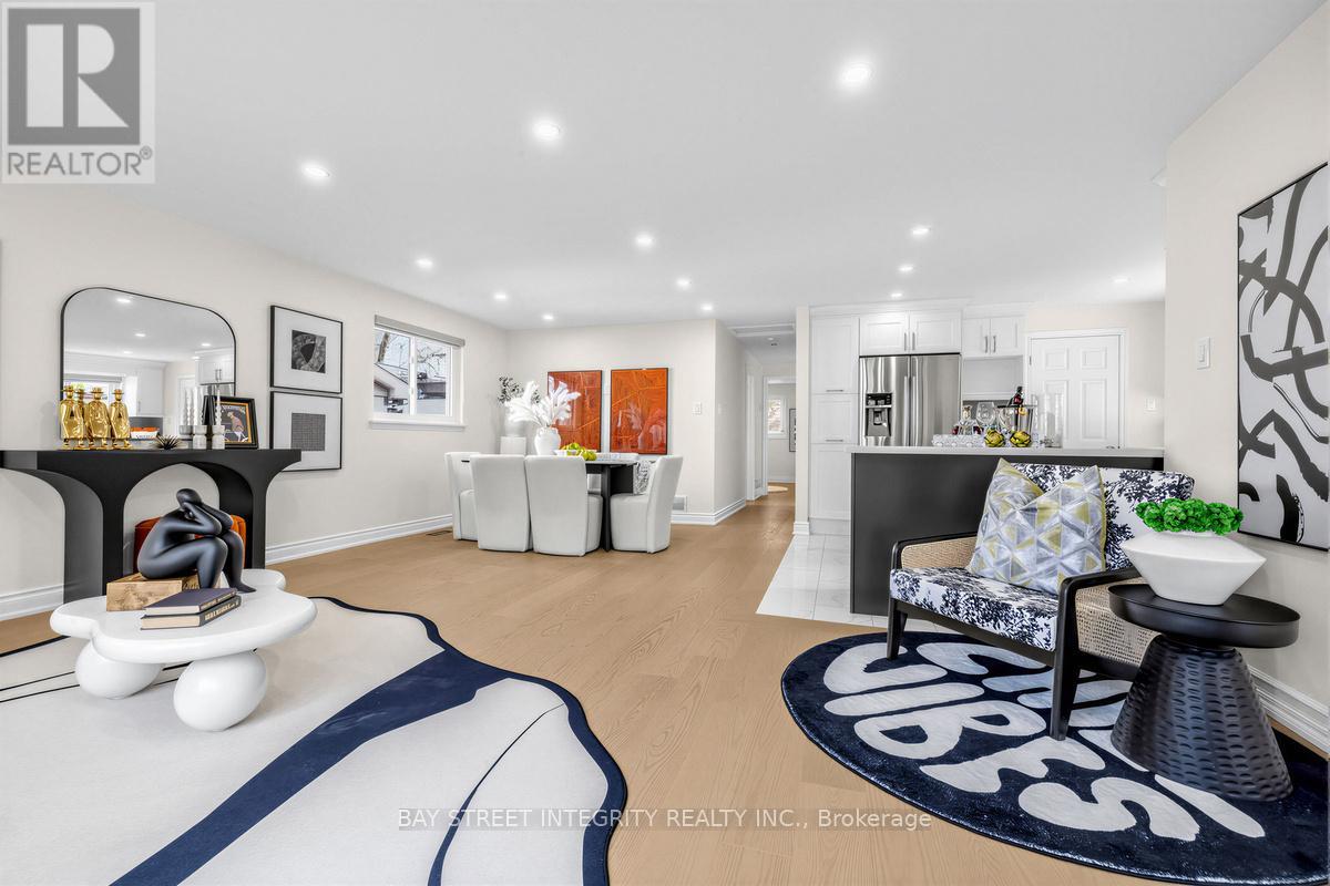 157 Orchard Heights Boulevard, Aurora, Ontario  L4G 3A3 - Photo 3 - N12938320