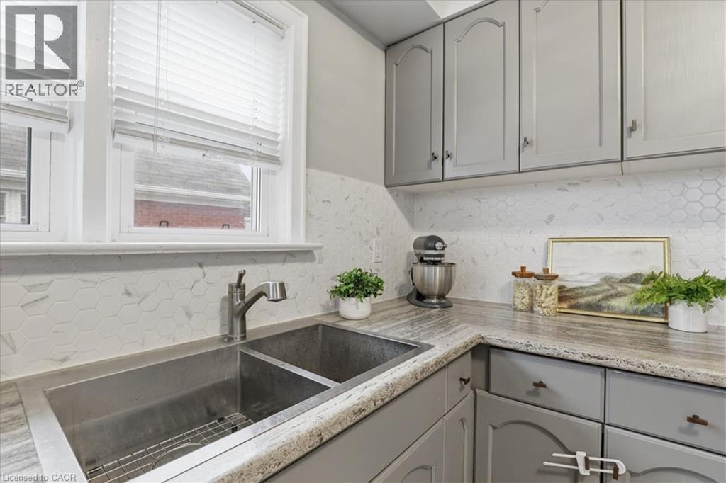 652 Weber Street E, Kitchener, Ontario  N2H 1H2 - Photo 13 - 40811141