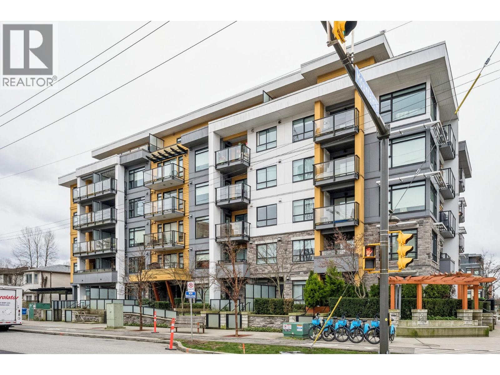 201 1519 CROWN STREET, north vancouver, British Columbia