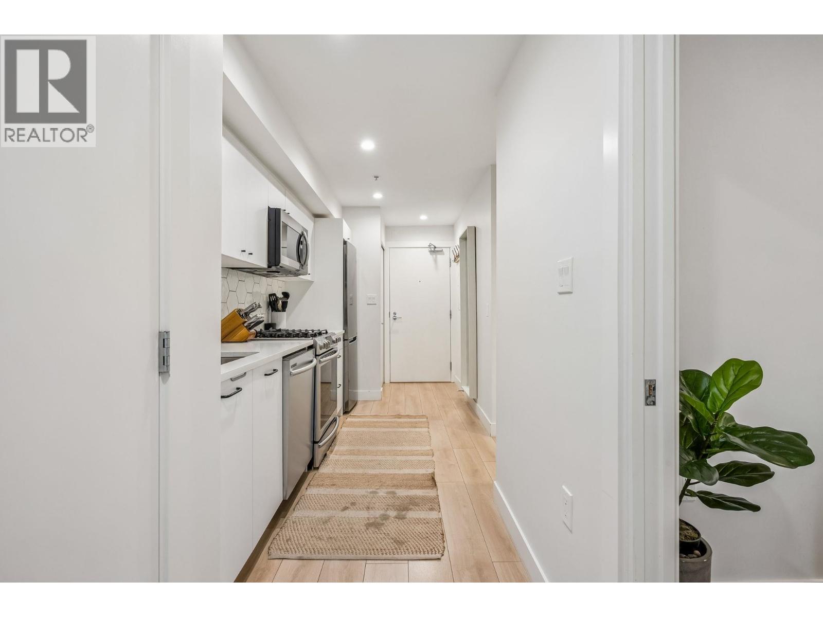 201 1519 Crown Street, North Vancouver, British Columbia  V7J 1G6 - Photo 12 - R3105252