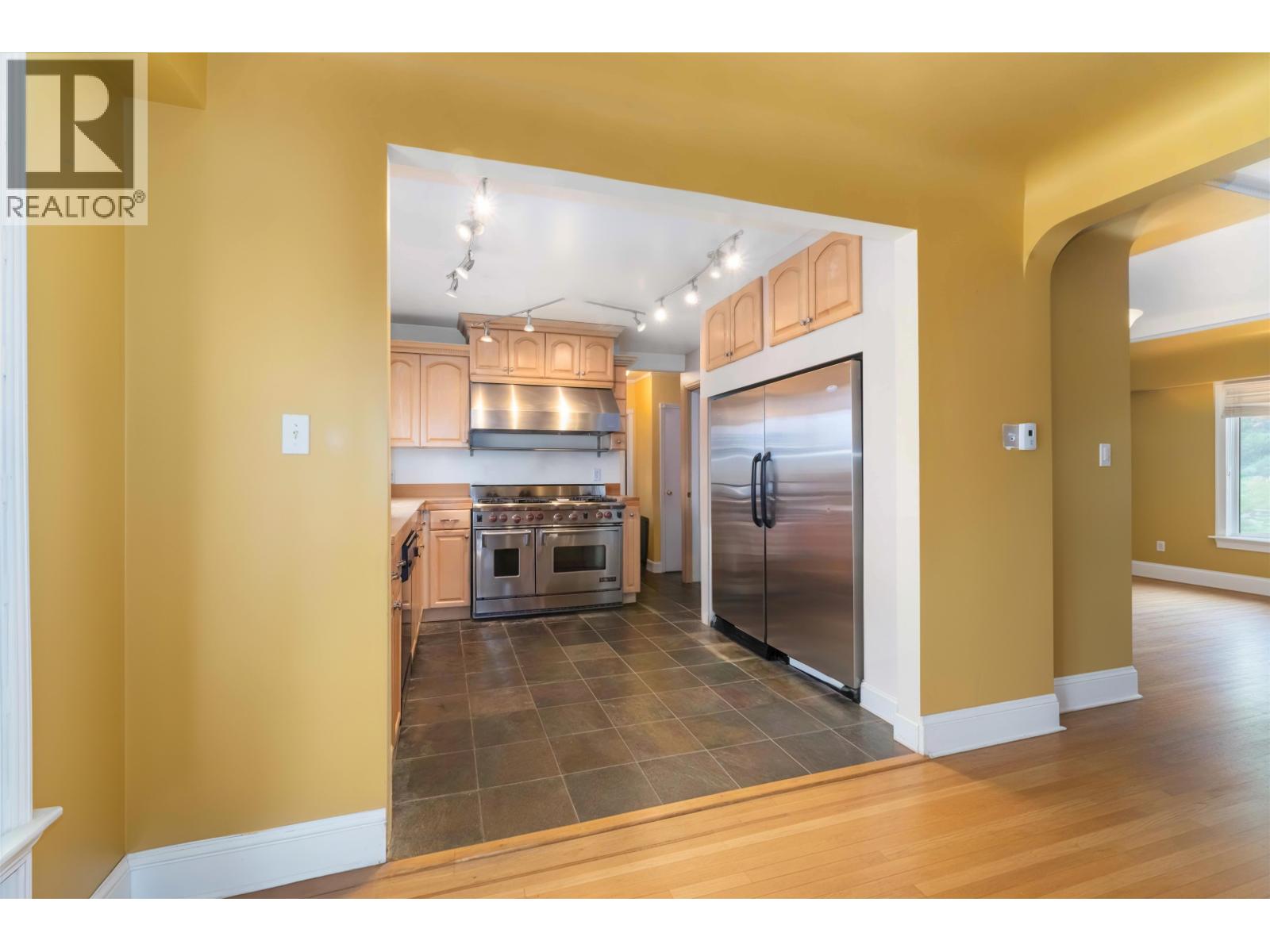 4037 Nithsdale Street, Burnaby, British Columbia  V5G 1P5 - Photo 10 - R3105254