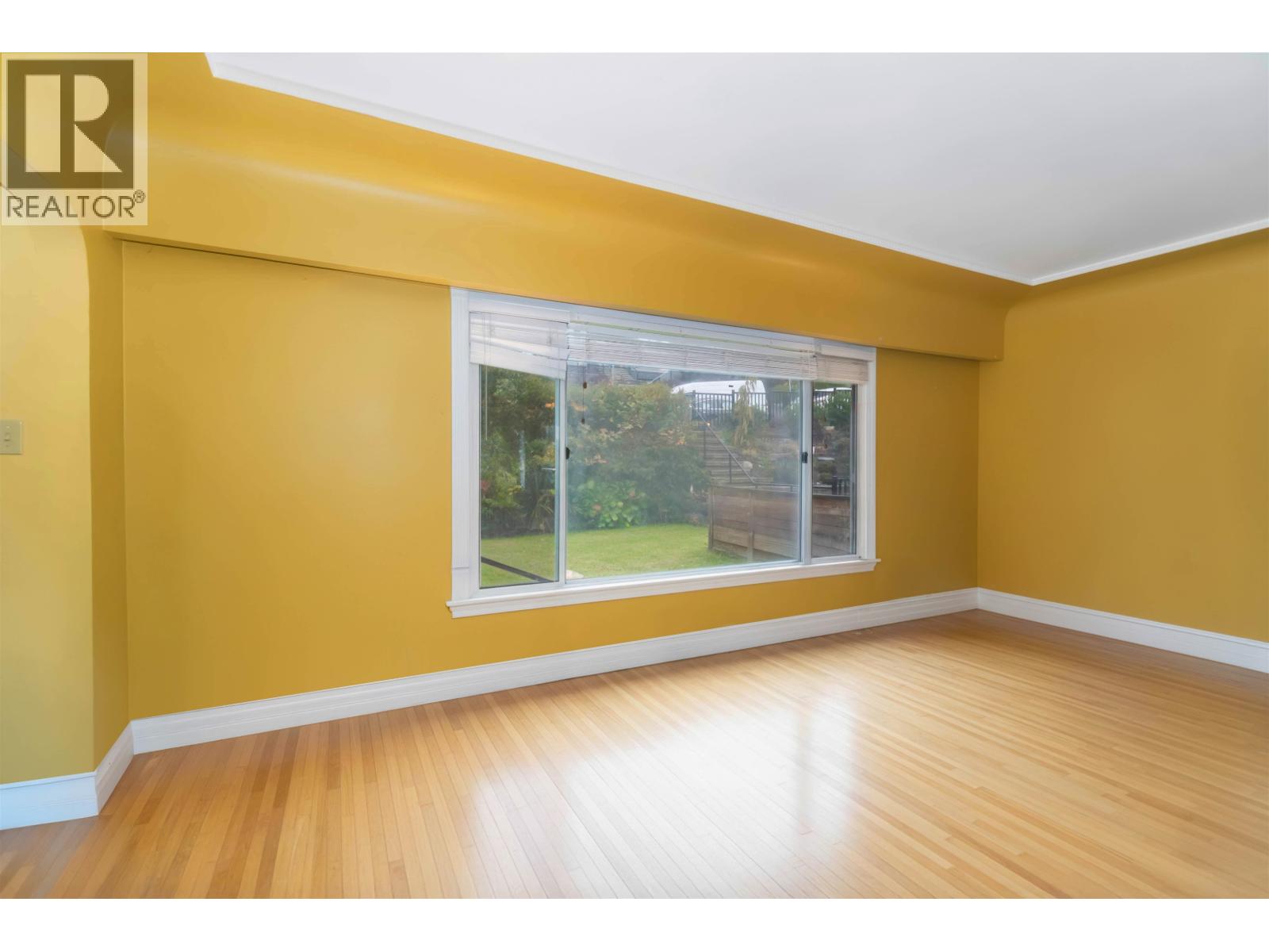 4037 Nithsdale Street, Burnaby, British Columbia  V5G 1P5 - Photo 5 - R3105254