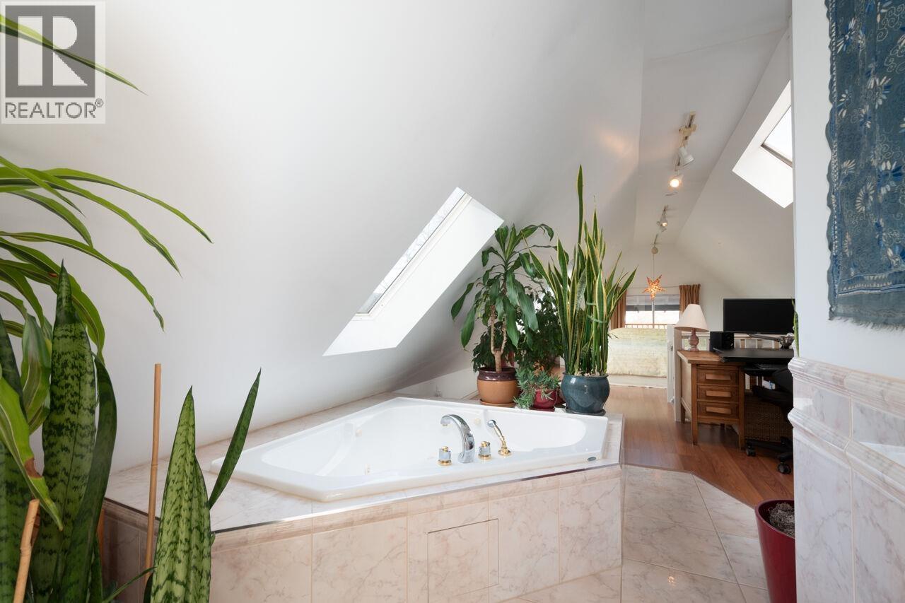 2912-14 W 3rd Avenue, Vancouver, British Columbia  V6K 1M7 - Photo 13 - R3105271