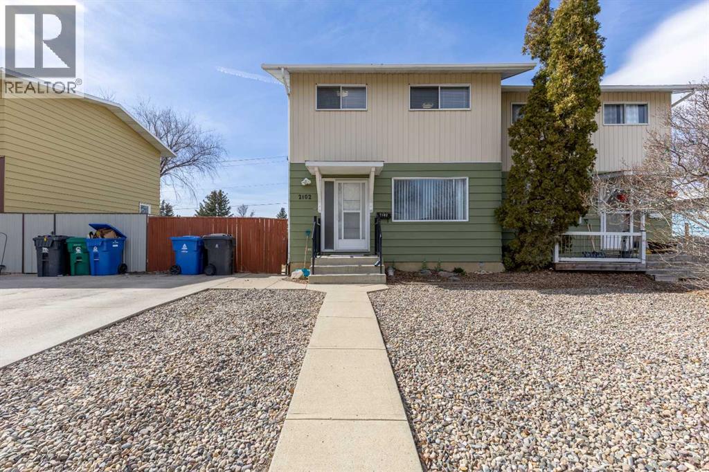 2102 13 Street N, Lethbridge, Alberta  T1H 2V5 - Photo 1 - A2295944