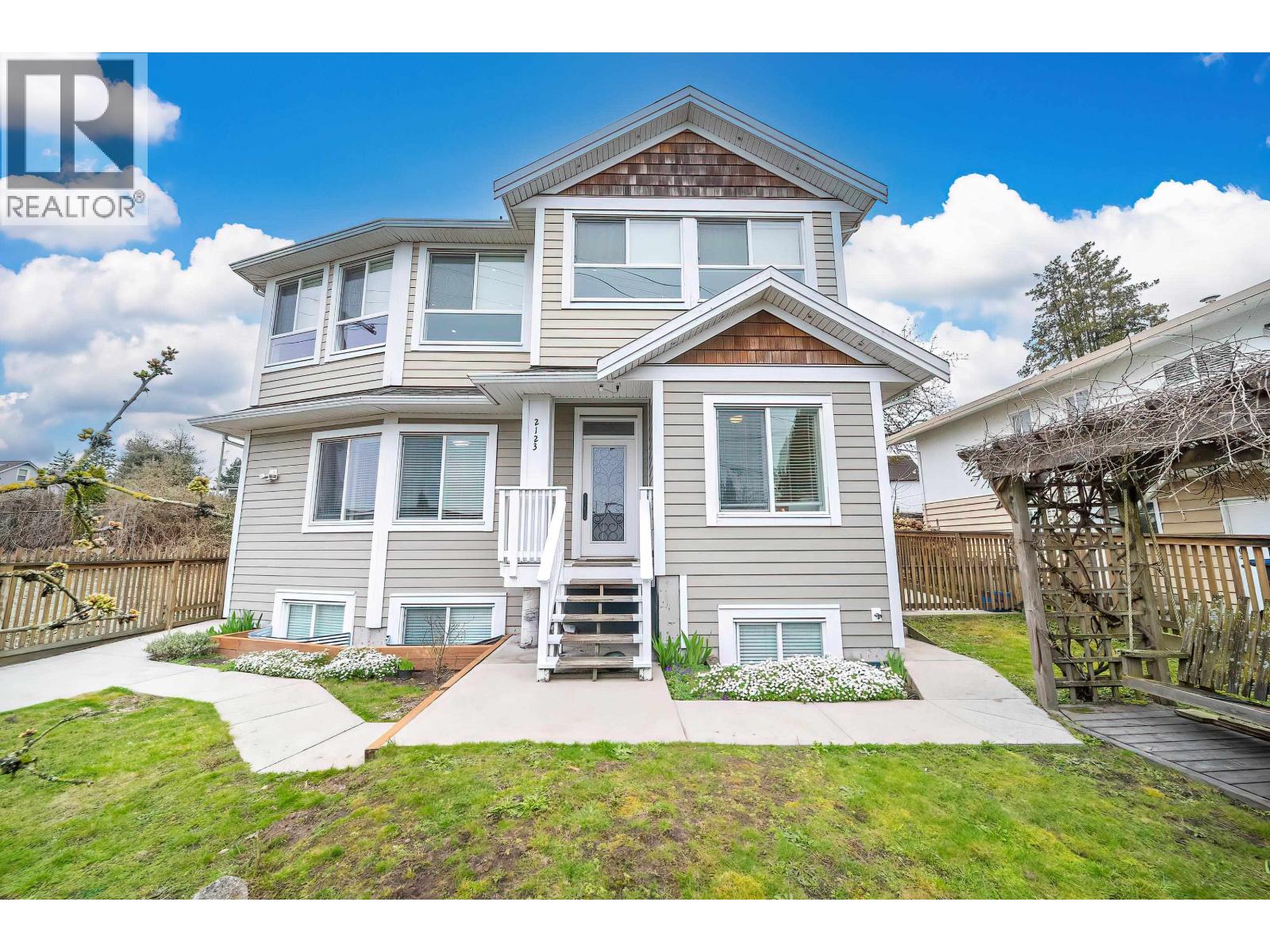 2123 SEVENTH AVENUE, New Westminster, British Columbia