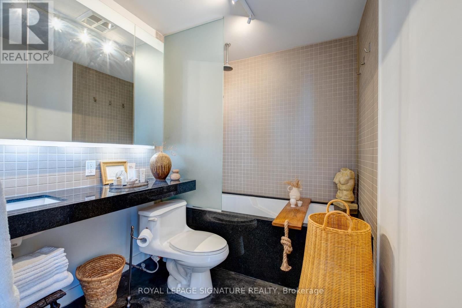 510 - 1 Shaw Street, Toronto, Ontario  M6K 0A1 - Photo 12 - C12939800