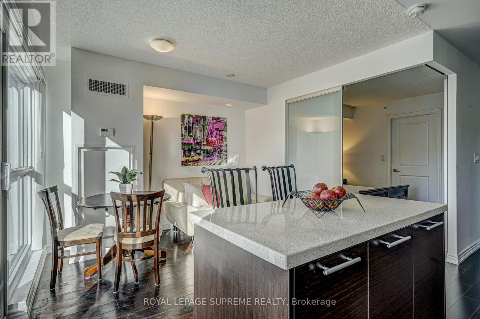 1122 - 386 Yonge Street, Toronto, Ontario  M5B 0A5 - Photo 12 - C12939892