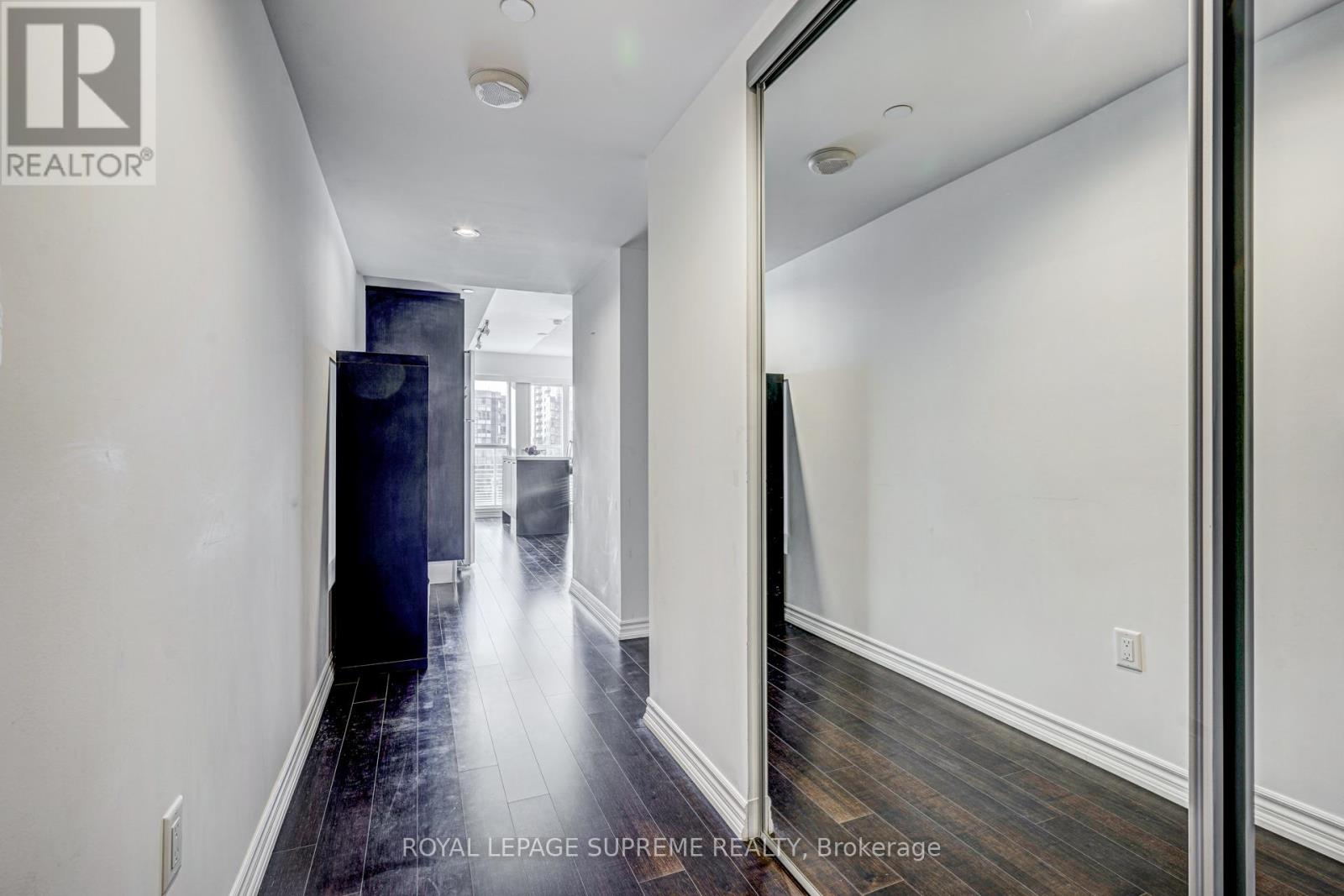 1122 - 386 Yonge Street, Toronto, Ontario  M5B 0A5 - Photo 4 - C12939892