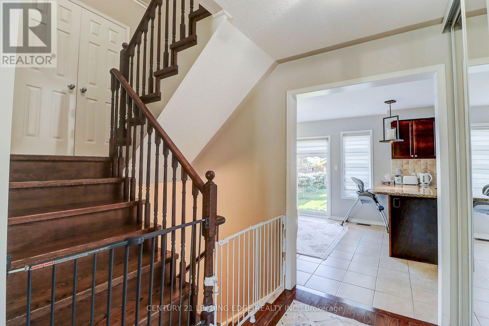 155 Webb Street, Bradford West Gwillimbury, Ontario  L3Z 0B9 - Photo 10 - N12939872