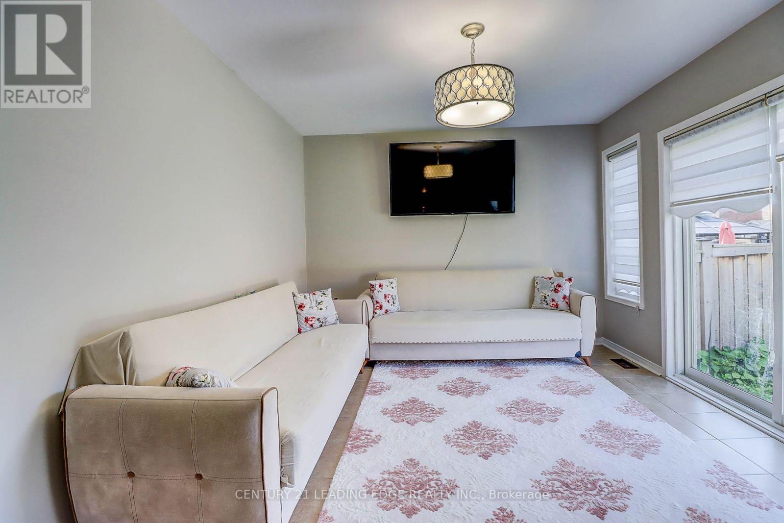 155 Webb Street, Bradford West Gwillimbury, Ontario  L3Z 0B9 - Photo 12 - N12939872