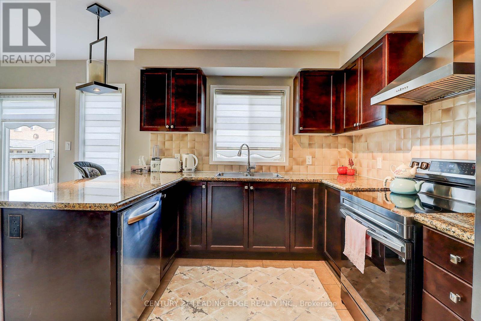 155 Webb Street, Bradford West Gwillimbury, Ontario  L3Z 0B9 - Photo 13 - N12939872