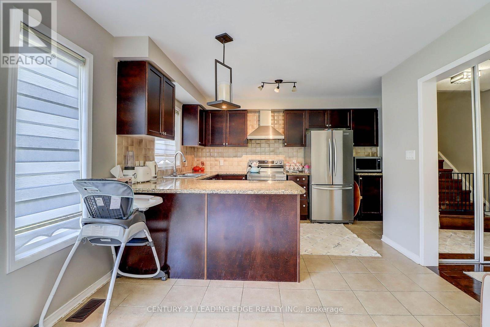 155 Webb Street, Bradford West Gwillimbury, Ontario  L3Z 0B9 - Photo 15 - N12939872