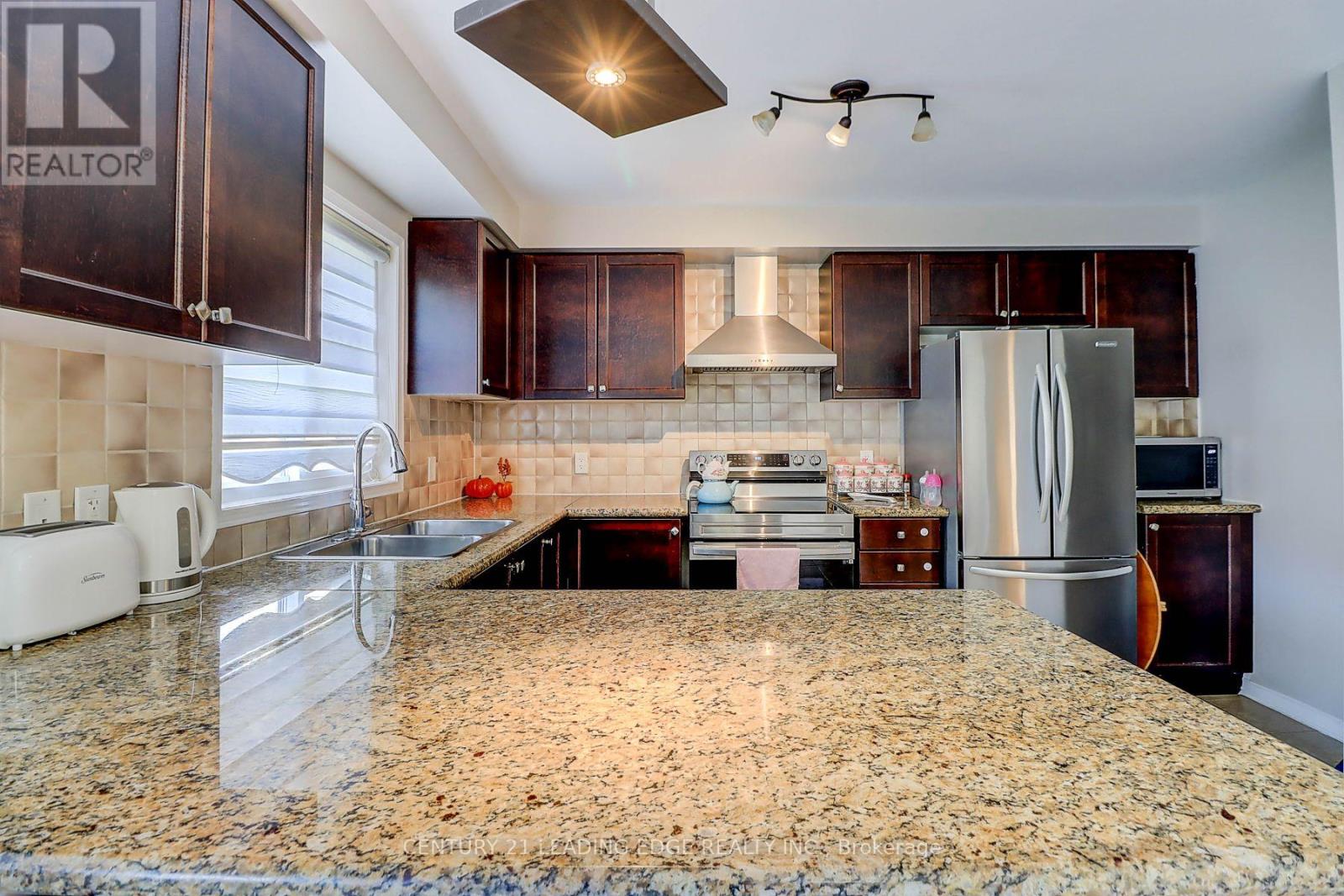 155 Webb Street, Bradford West Gwillimbury, Ontario  L3Z 0B9 - Photo 16 - N12939872