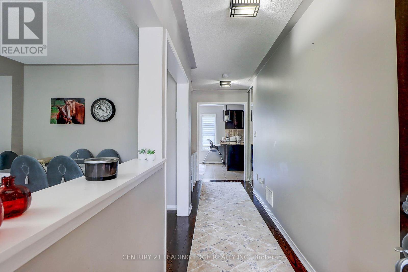 155 Webb Street, Bradford West Gwillimbury, Ontario  L3Z 0B9 - Photo 4 - N12939872