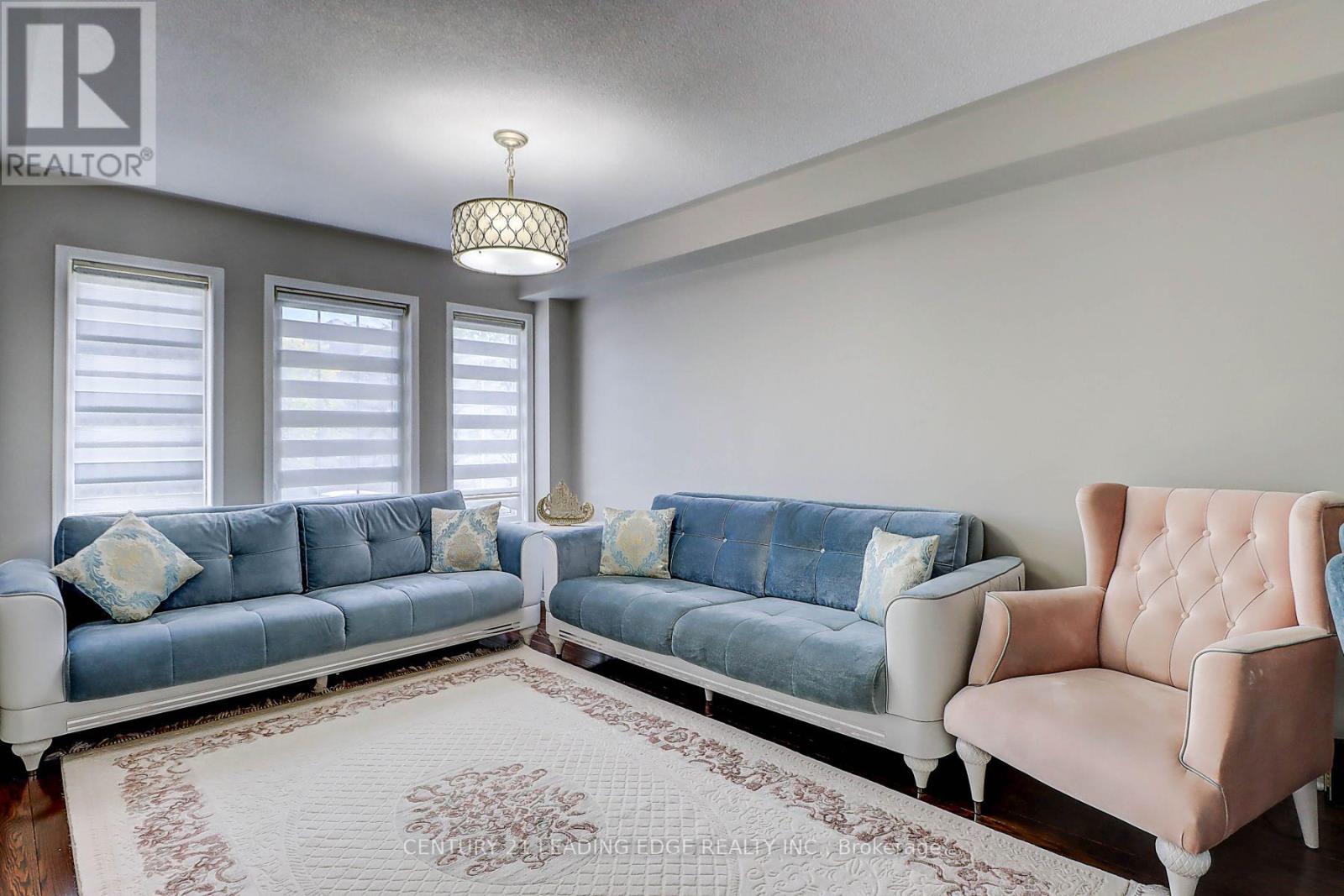 155 Webb Street, Bradford West Gwillimbury, Ontario  L3Z 0B9 - Photo 6 - N12939872