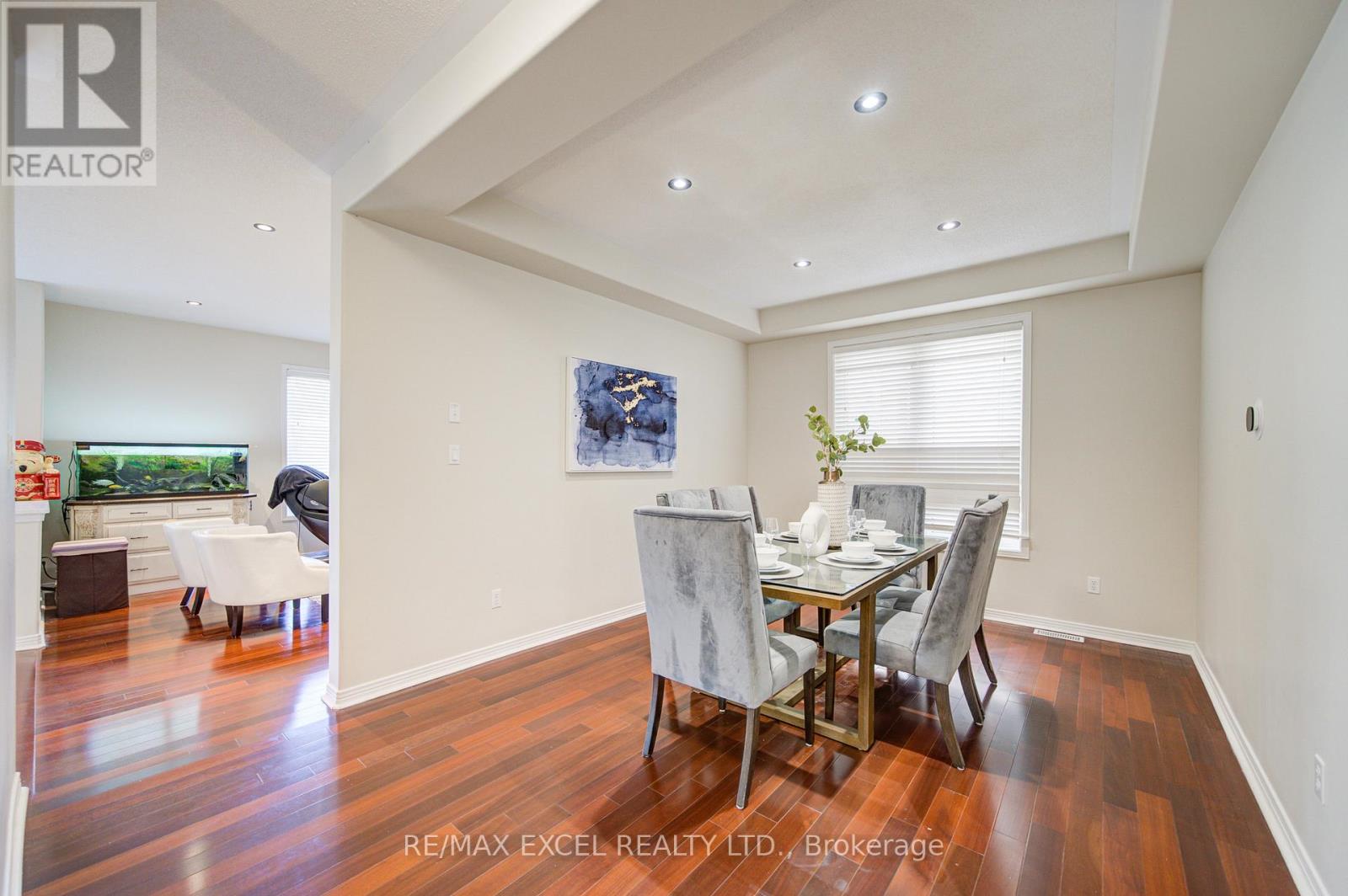 8 Hollylane Drive, Markham, Ontario  L6C 2K1 - Photo 11 - N12939880