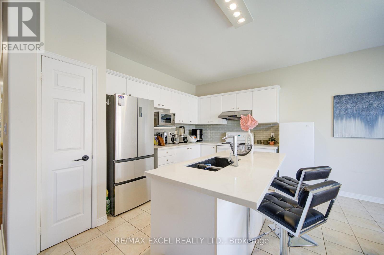 8 Hollylane Drive, Markham, Ontario  L6C 2K1 - Photo 16 - N12939880