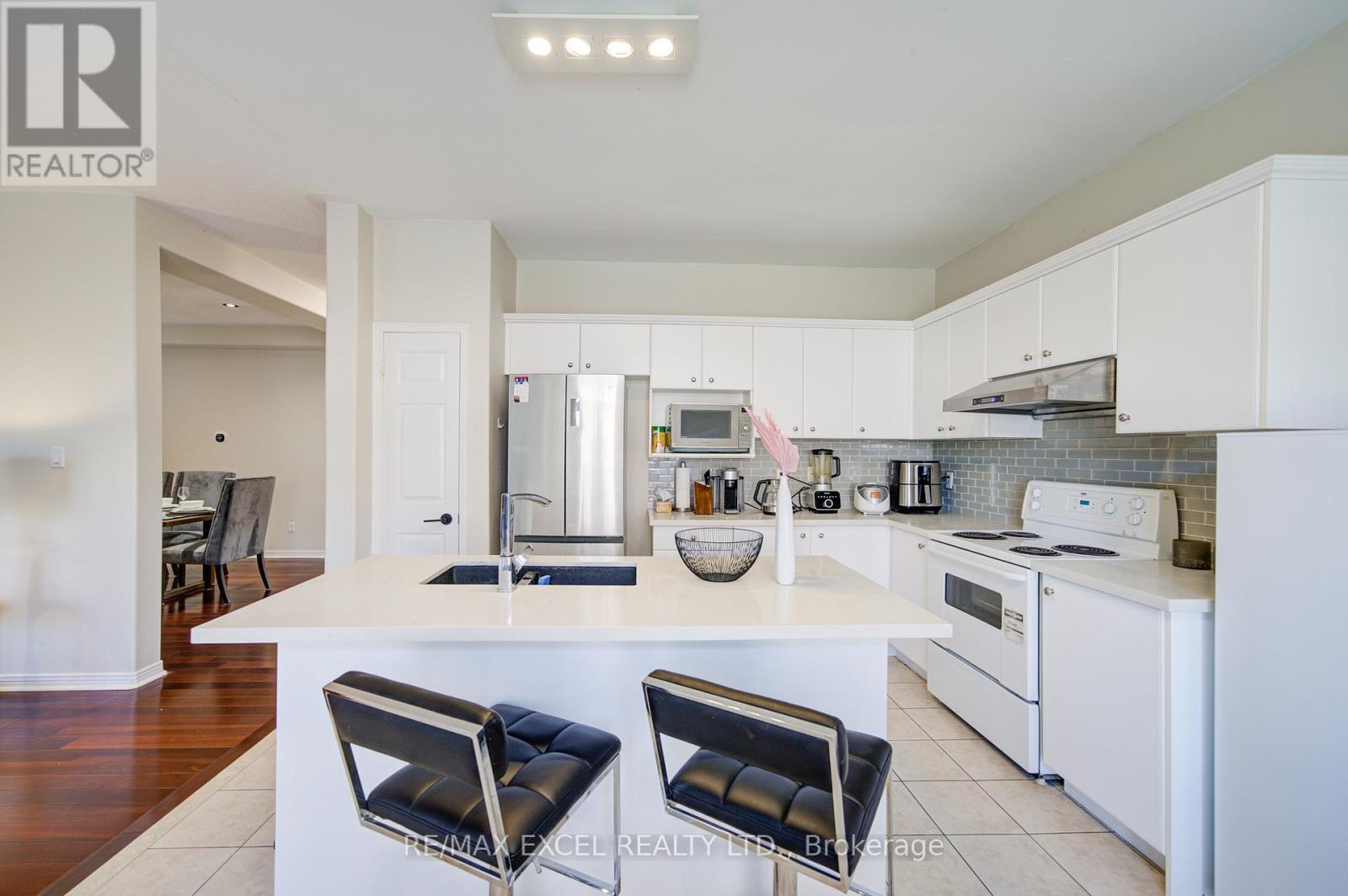 8 Hollylane Drive, Markham, Ontario  L6C 2K1 - Photo 21 - N12939880