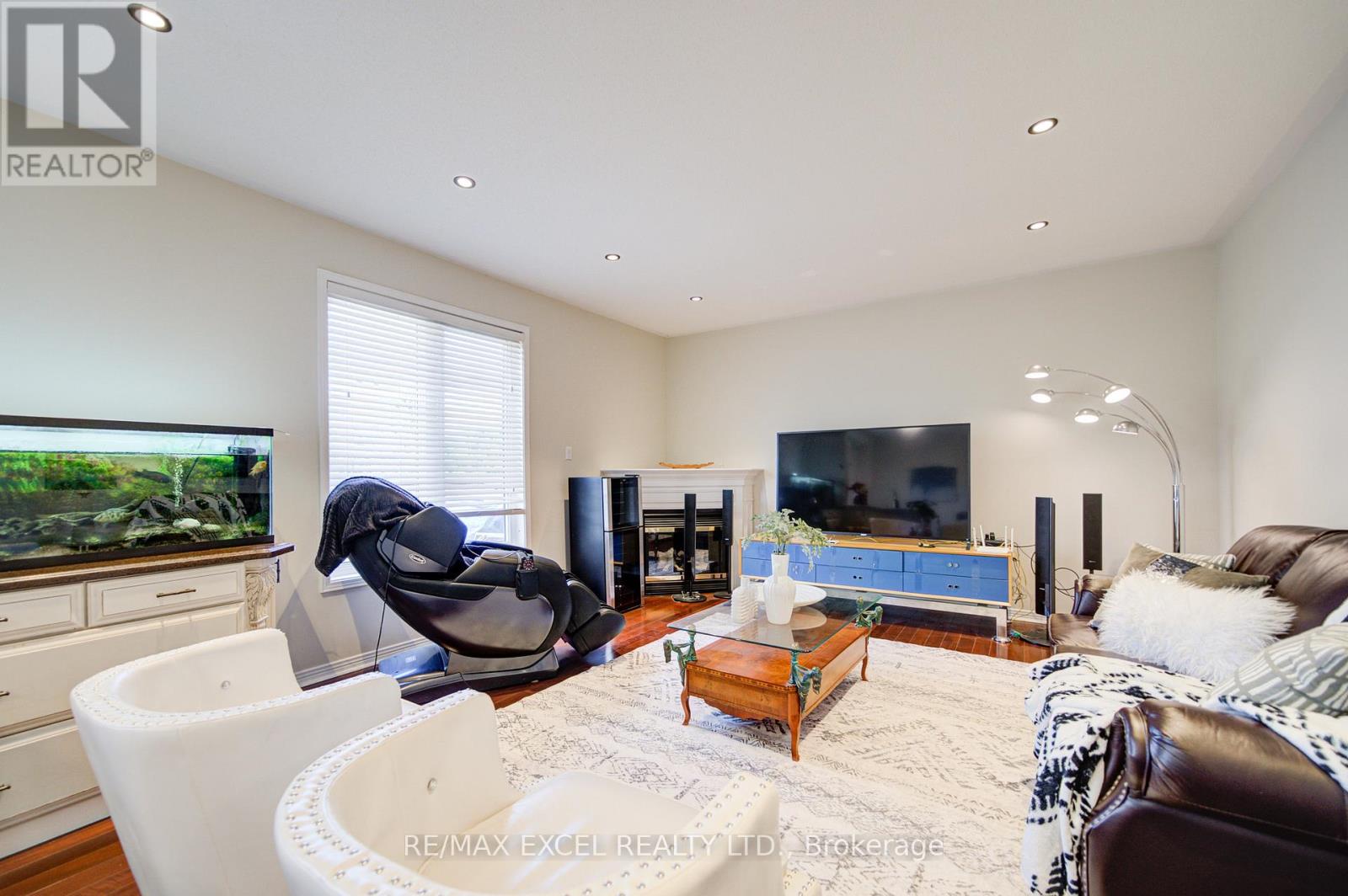 8 Hollylane Drive, Markham, Ontario  L6C 2K1 - Photo 22 - N12939880