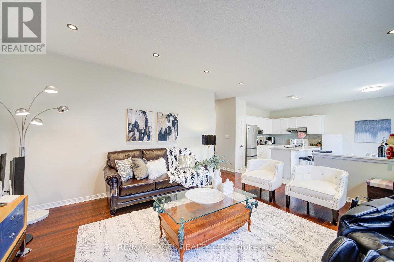 8 Hollylane Drive, Markham, Ontario  L6C 2K1 - Photo 23 - N12939880