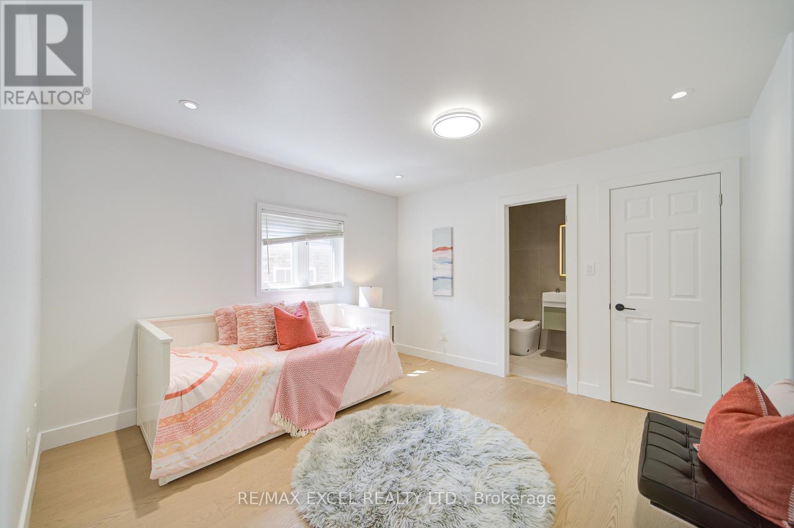 8 Hollylane Drive, Markham, Ontario  L6C 2K1 - Photo 30 - N12939880