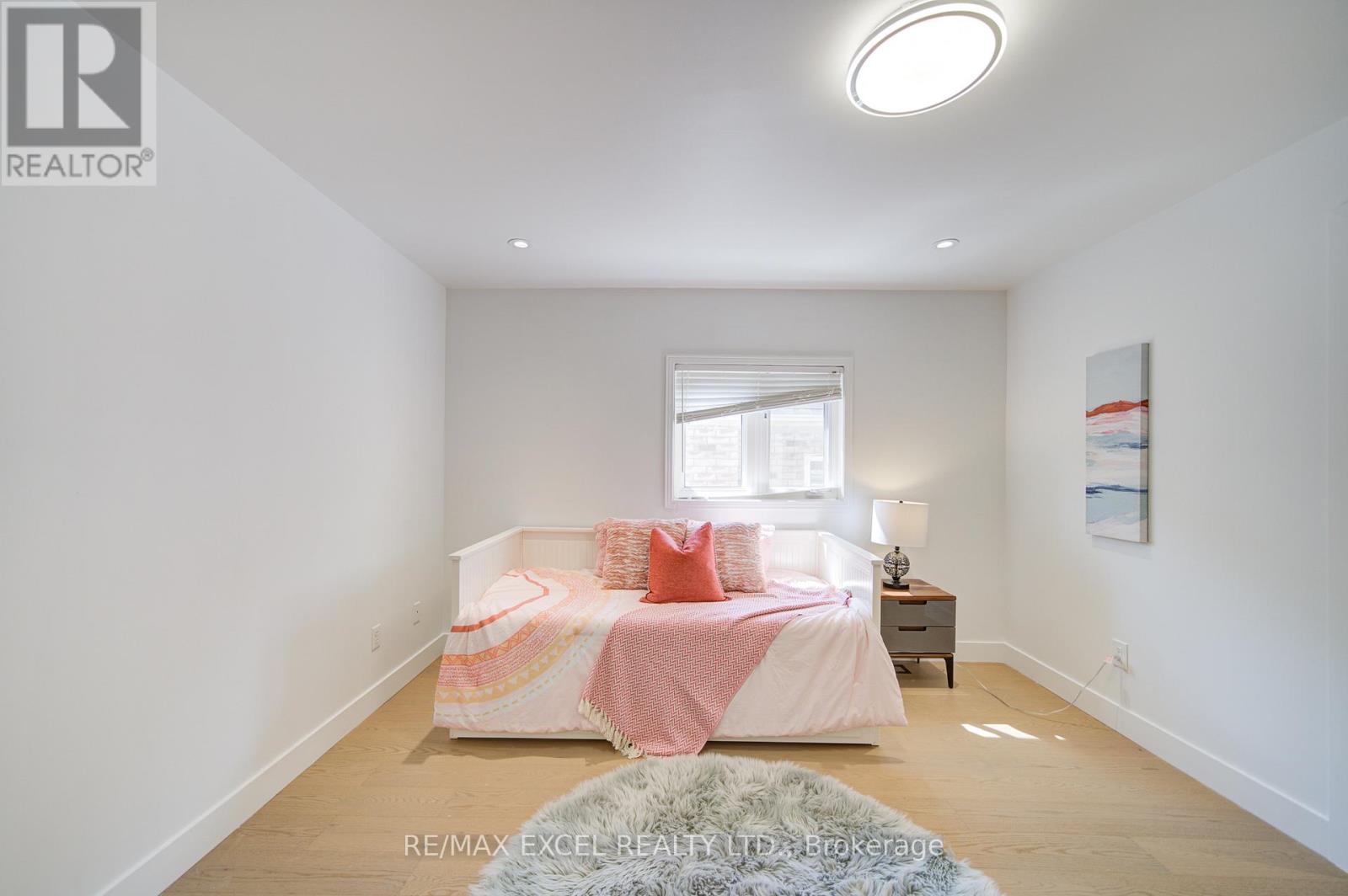 8 Hollylane Drive, Markham, Ontario  L6C 2K1 - Photo 31 - N12939880