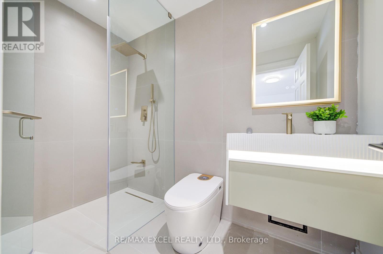 8 Hollylane Drive, Markham, Ontario  L6C 2K1 - Photo 33 - N12939880