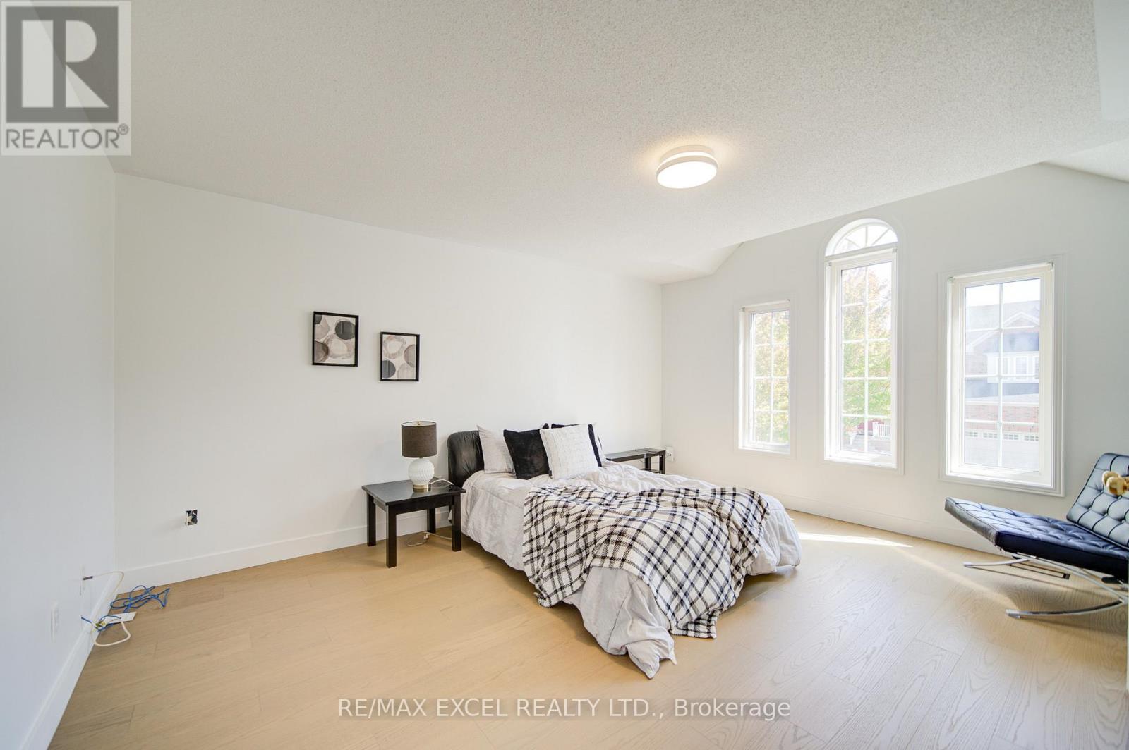 8 Hollylane Drive, Markham, Ontario  L6C 2K1 - Photo 34 - N12939880