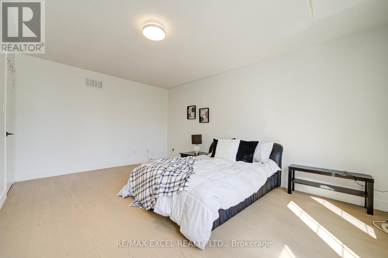 8 Hollylane Drive, Markham, Ontario  L6C 2K1 - Photo 36 - N12939880