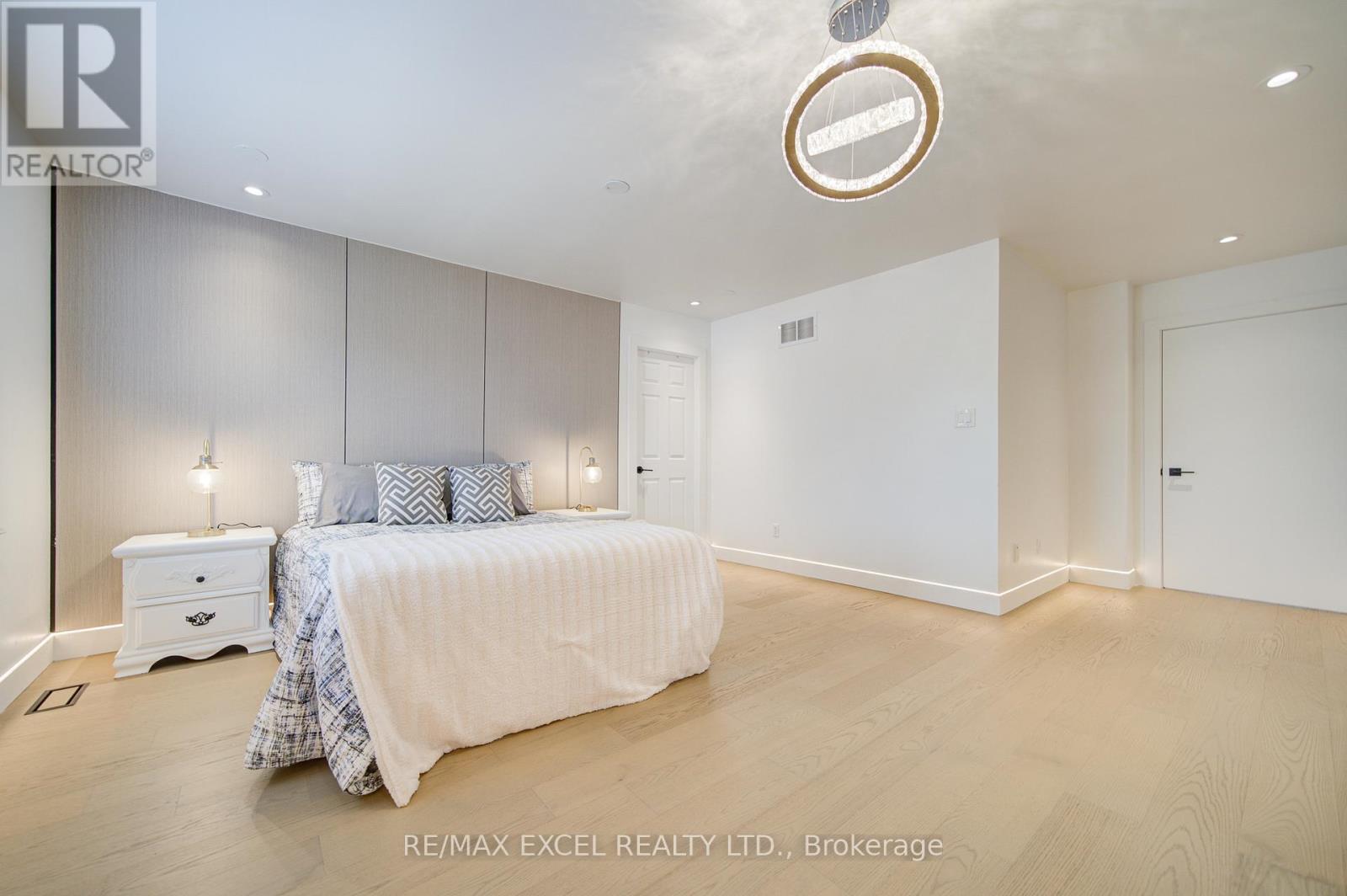 8 Hollylane Drive, Markham, Ontario  L6C 2K1 - Photo 42 - N12939880