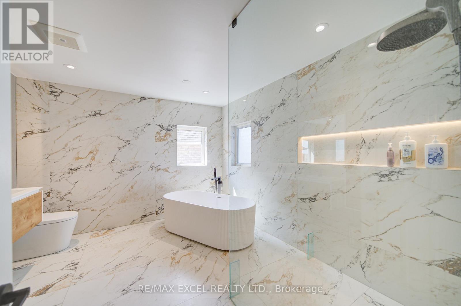 8 Hollylane Drive, Markham, Ontario  L6C 2K1 - Photo 43 - N12939880