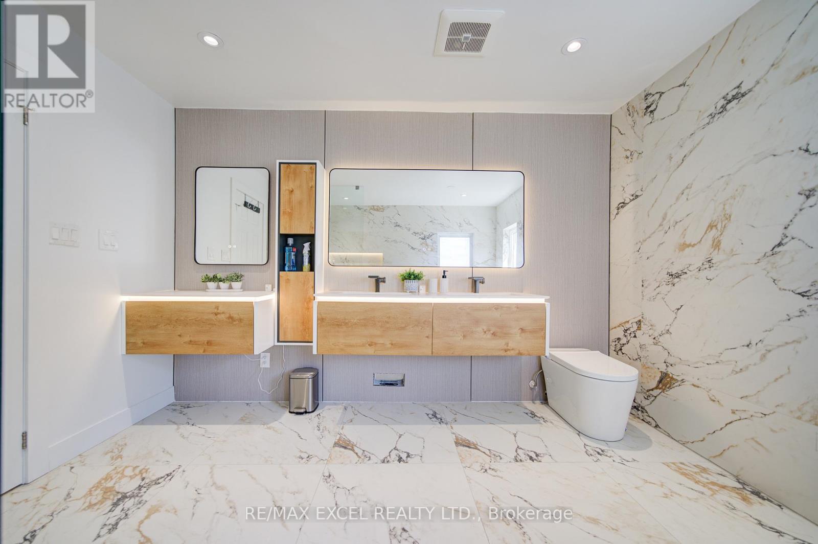 8 Hollylane Drive, Markham, Ontario  L6C 2K1 - Photo 44 - N12939880