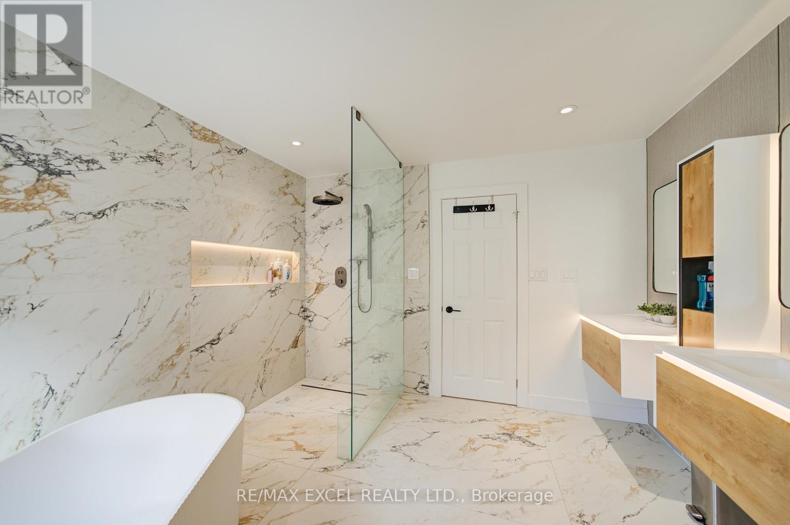 8 Hollylane Drive, Markham, Ontario  L6C 2K1 - Photo 46 - N12939880