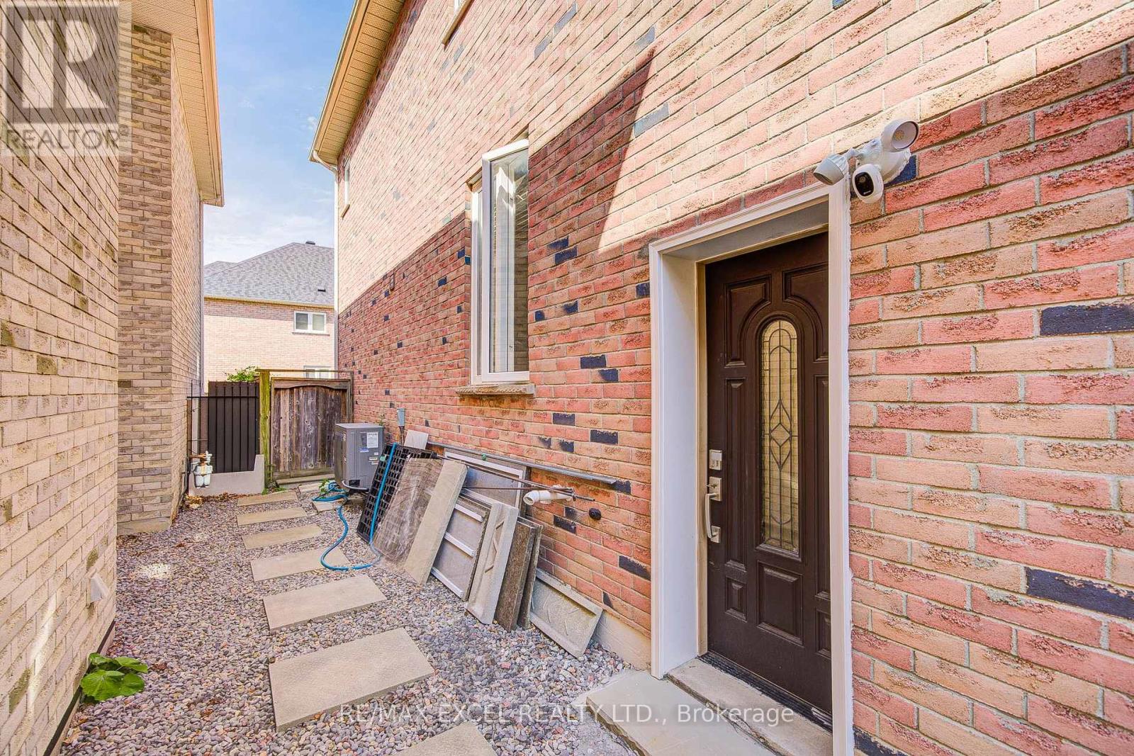 8 Hollylane Drive, Markham, Ontario  L6C 2K1 - Photo 47 - N12939880