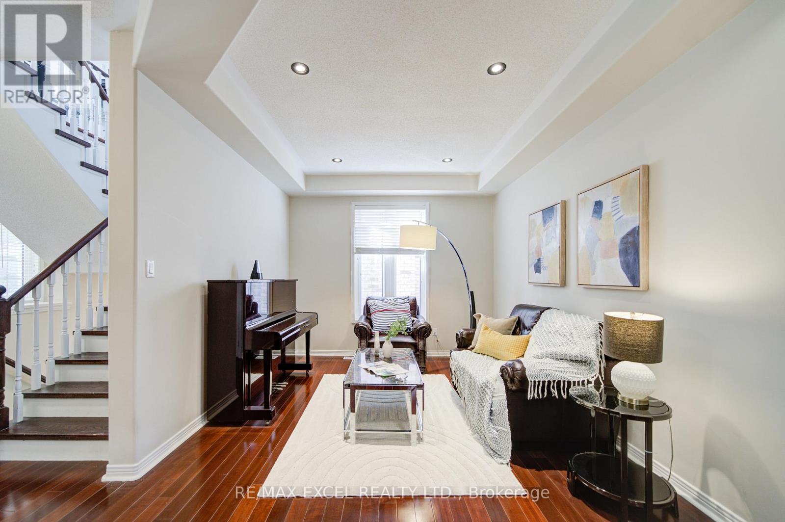 8 Hollylane Drive, Markham, Ontario  L6C 2K1 - Photo 8 - N12939880