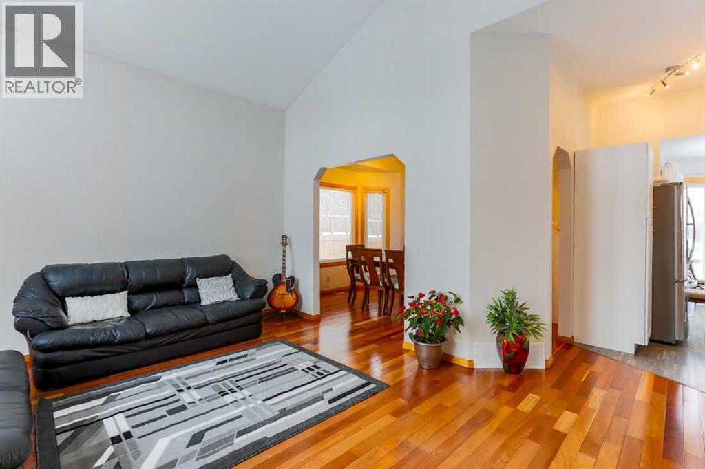 1118 Maple Avenue, Crossfield, Alberta  T0M 0S0 - Photo 2 - A2289574