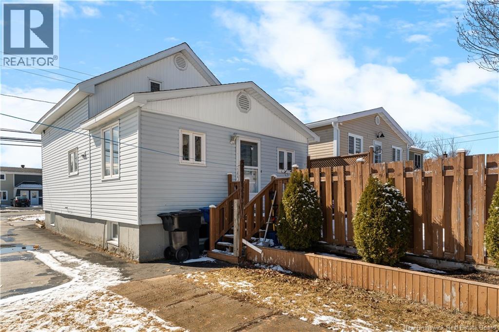 1540 Sunset Drive, Bathurst, New Brunswick  E2A 3P3 - Photo 3 - NB136107