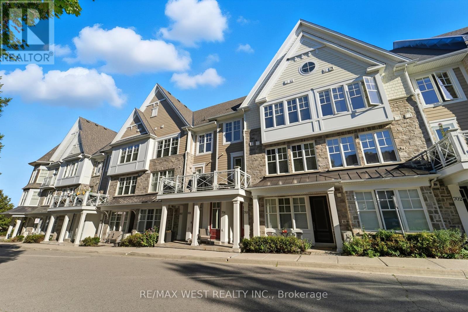 703 - 1011 Deta Road, Mississauga, Ontario  L5E 0A2 - Photo 3 - W12939804