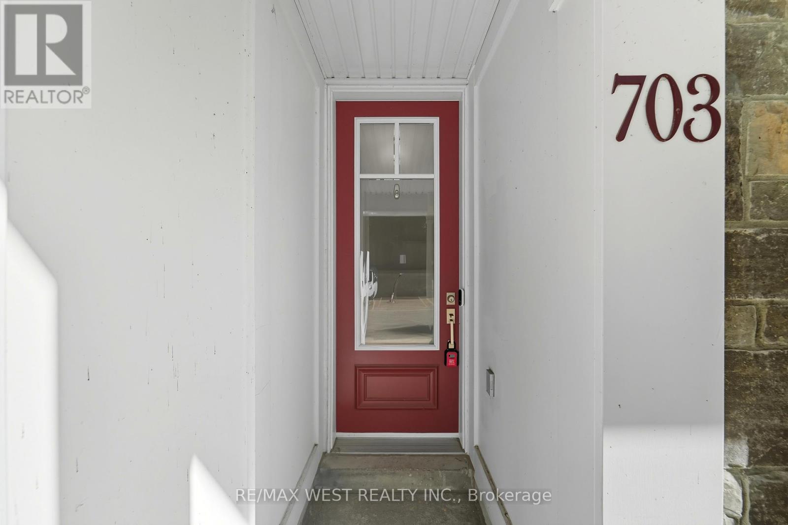 703 - 1011 Deta Road, Mississauga, Ontario  L5E 0A2 - Photo 4 - W12939804