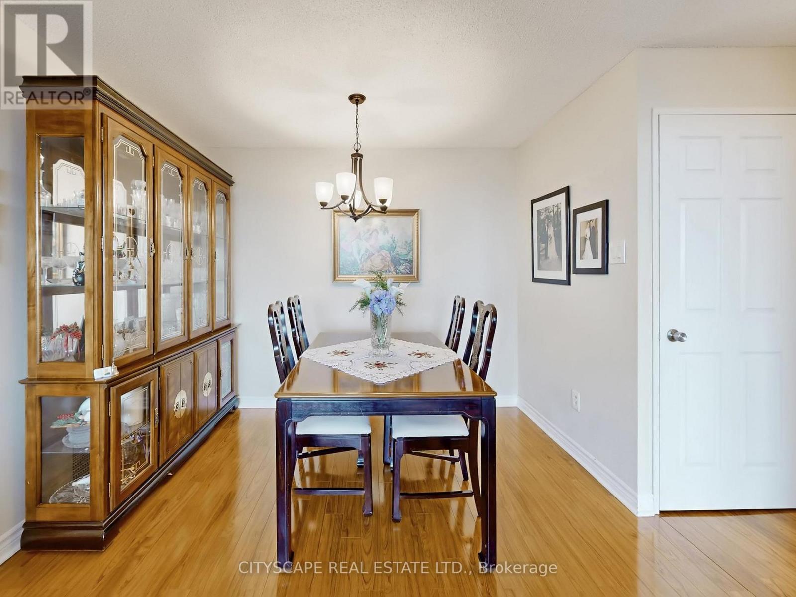 700 Constellation Drive, Mississauga, Ontario  L5R 3G8 - Photo 8 - W12939822