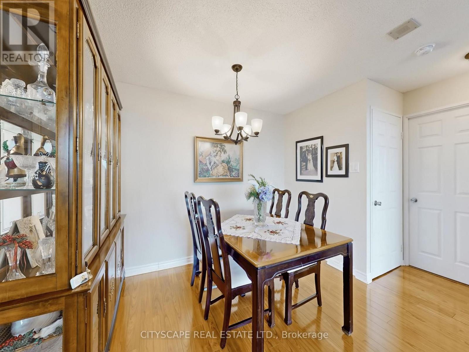 700 Constellation Drive, Mississauga, Ontario  L5R 3G8 - Photo 9 - W12939822