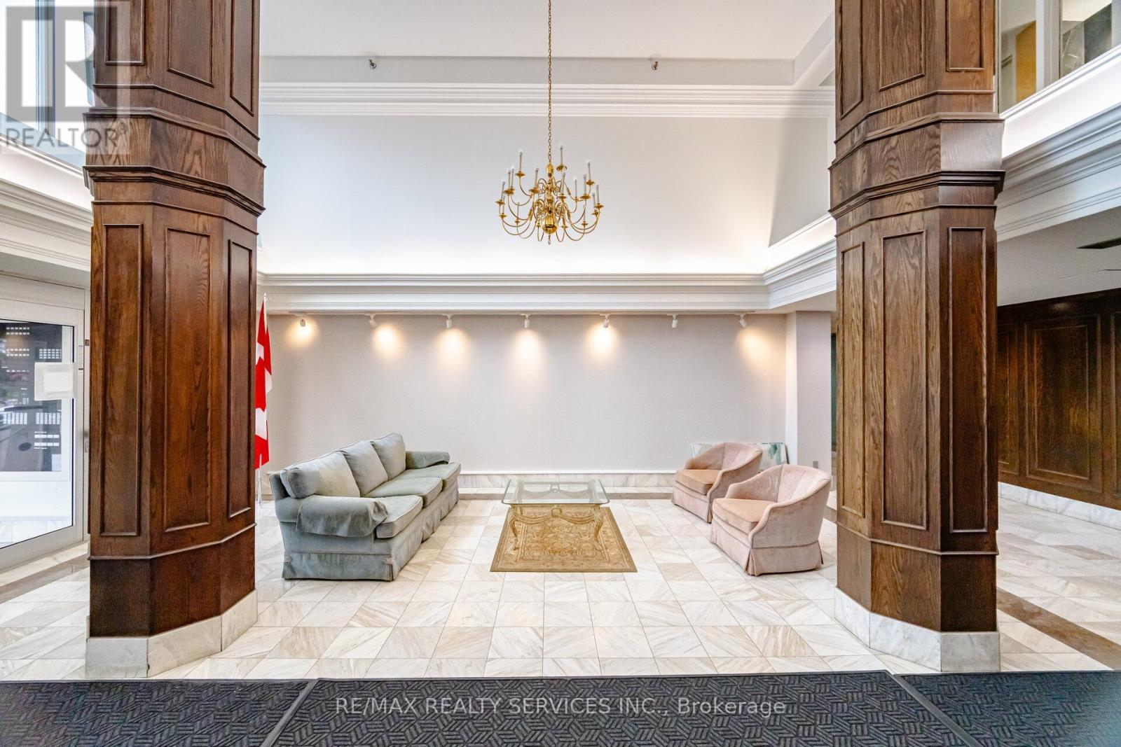 711 - 330 Mill Street S, Brampton, Ontario  L6Y 3V3 - Photo 6 - W12939832