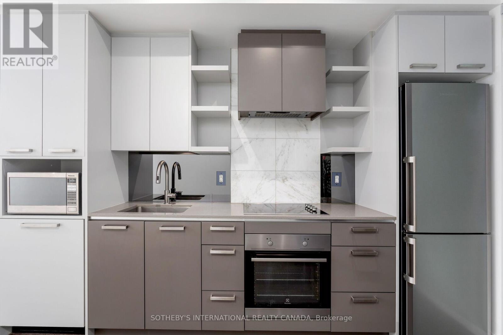 716 - 1830 Bloor Street W, Toronto, Ontario  M6P 0A2 - Photo 2 - W12939846